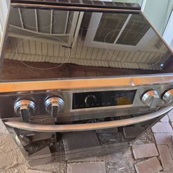 LG Estufa eléctrica nueva