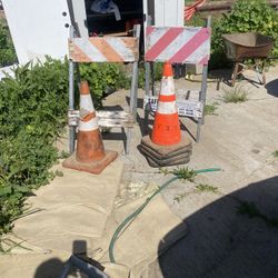 Five safety cones and two barriers $20 all