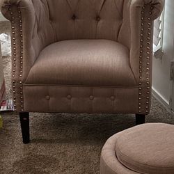 Wide Tufted Chair With Ottoman 