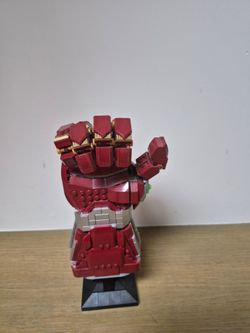 LEGO Marvel Iron Man Hulkbuster Gauntlet Build