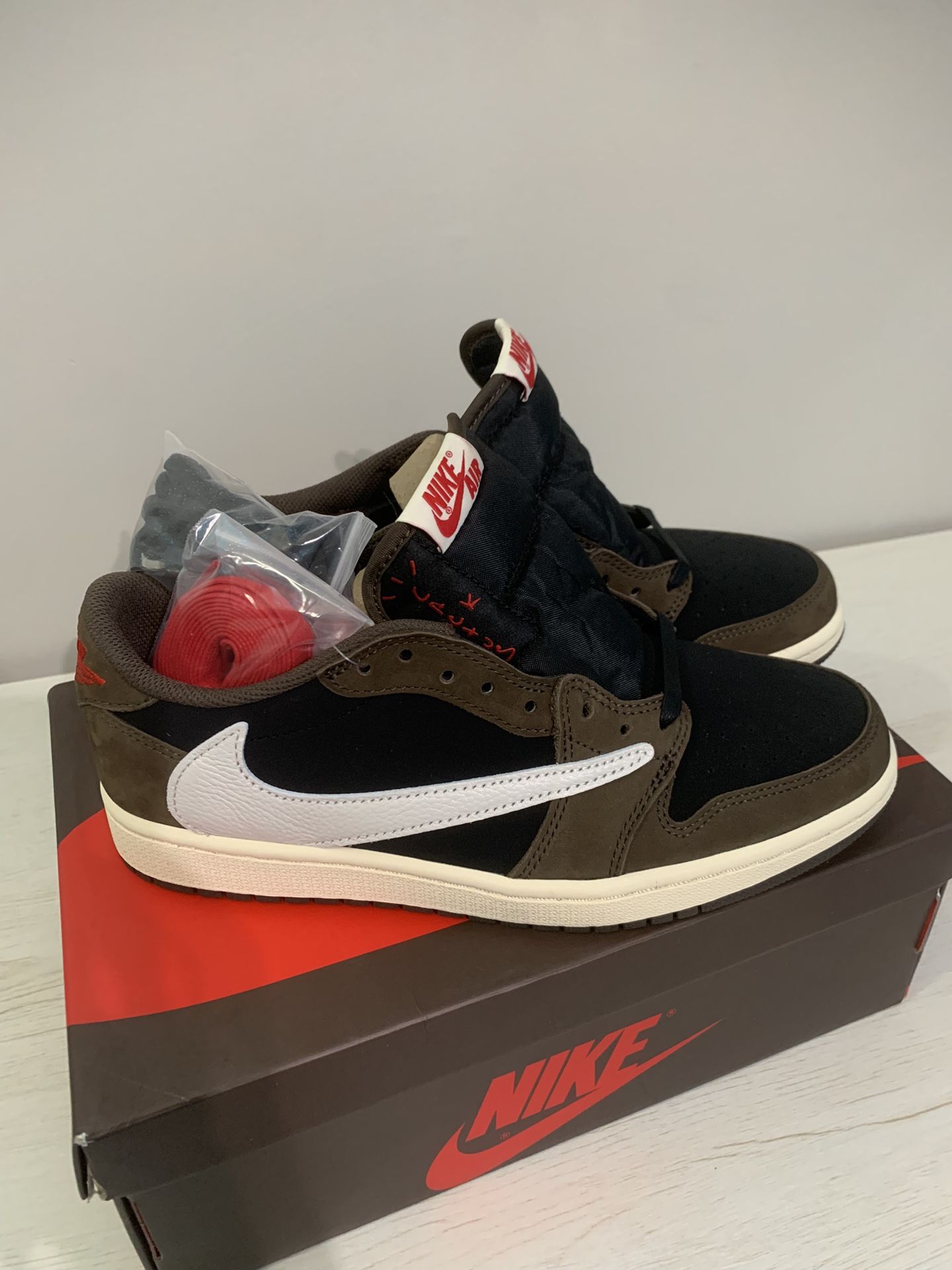 TRAVIS SCOTT Jordan 1 MOCHA Size 9