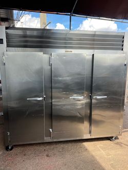 Commercial freezer