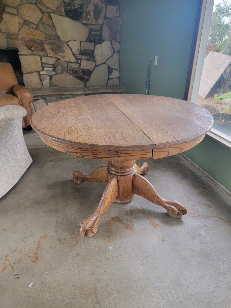 4' Round Oak Table