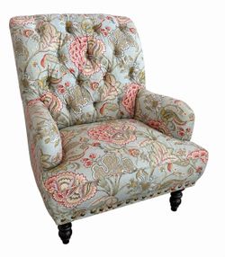 Floral Accent Chair – Elegant & Comfortable Statement Piece 🌸