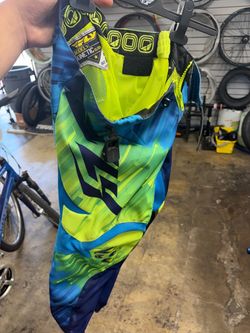 Kinetic Fly Pants Size 26