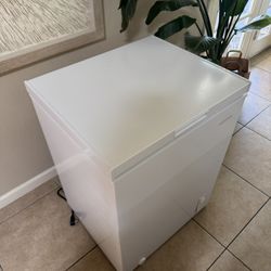 Insignia 5 Cu. Ft. Chest Freezer