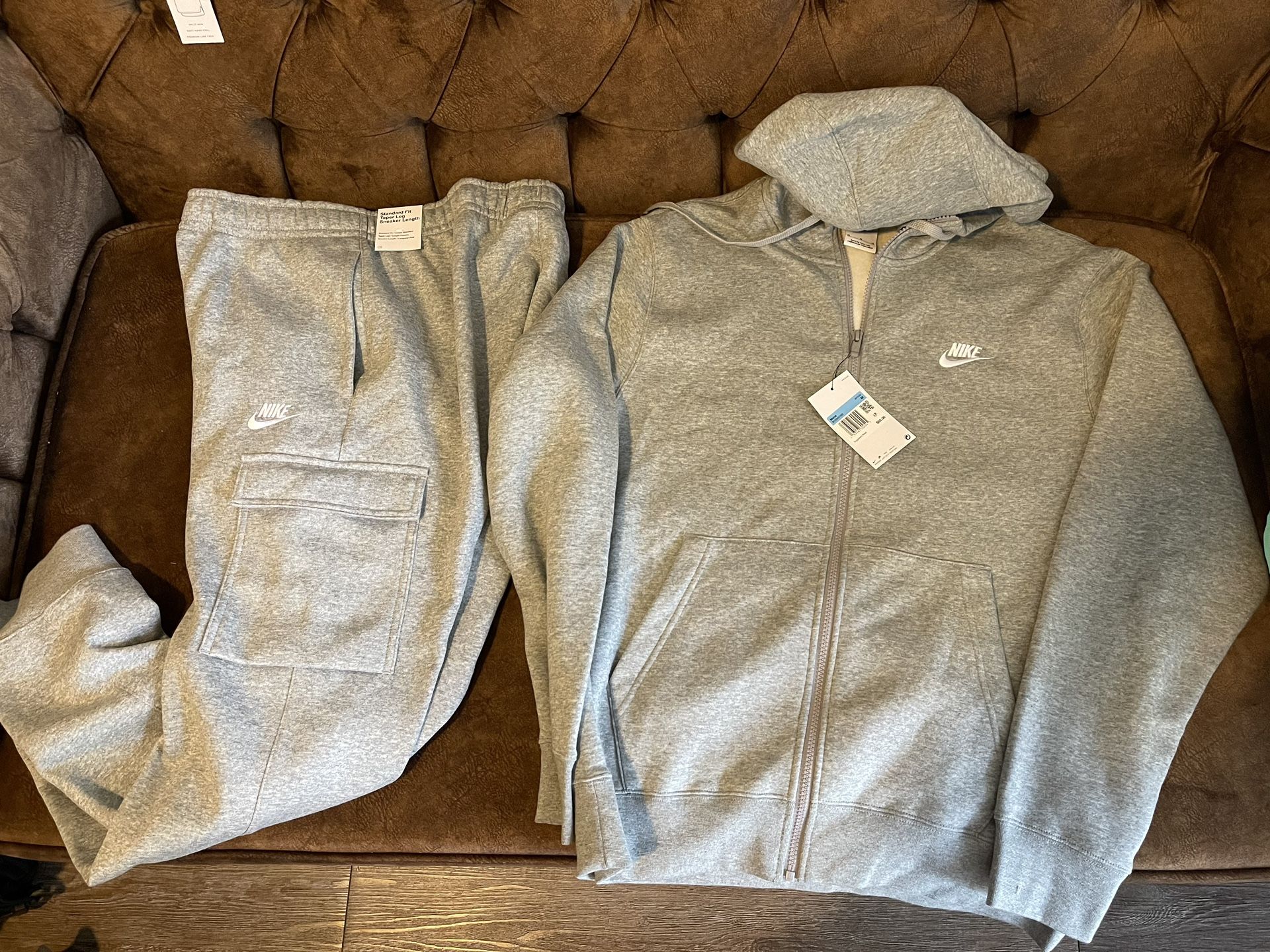 NIKE MENS SWEATSUIT MEDIUM for Sale in Houston, TX - OfferUp