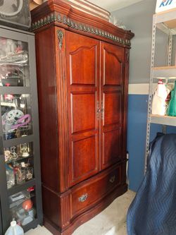 Wardrobe  with a drawer /  armario  con cajón