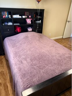 Full size bed