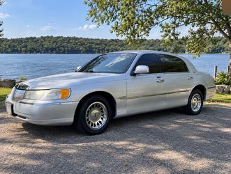 2000 Lincoln Town Car