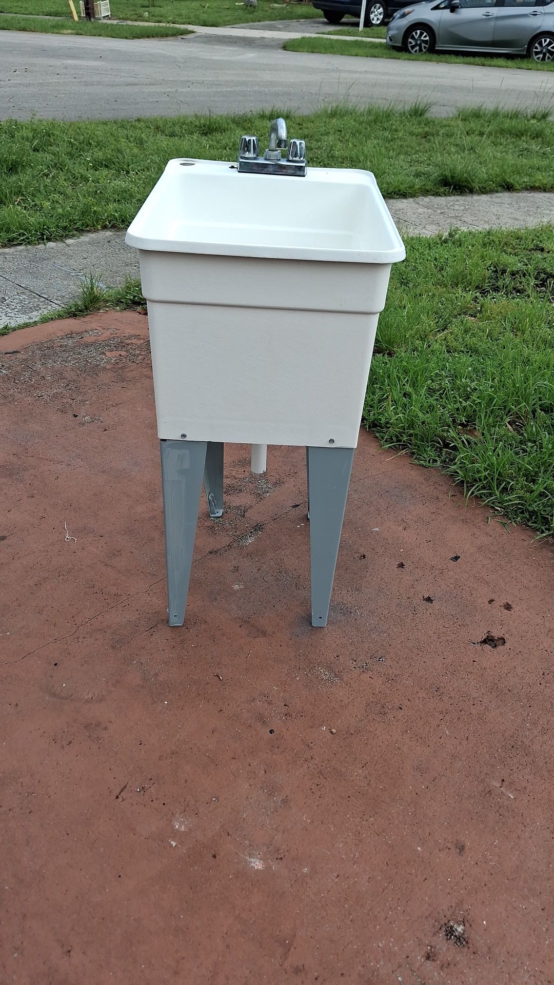 UTILITY SINK