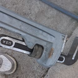 Ridgig Pipe Wrench 48 Titanium