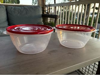 2 Rubbermaid Tupperware Containers