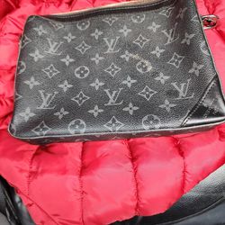 LOUIS. VUITTON BAG MONOGRAM SHADOW for Sale in Crystal City, CA - OfferUp