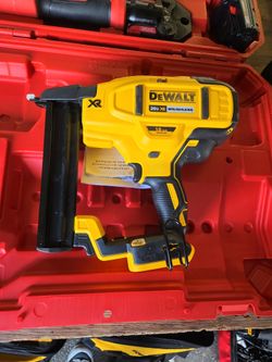 Dewalt 20v 18G Crown Narrow Stapler