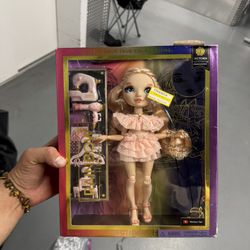 Rainbow High 🌈Victoria-Light Pink Fashion Doll~Freckles from Head to Toe