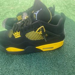 Jordan 4 “Yellow Thunder”