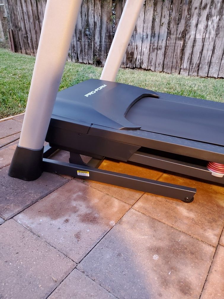 Proform Performance 400 Treadmill for Sale in Pasadena, TX OfferUp