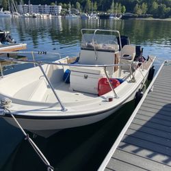 1985 18’ Boston Whaler Outrage with 135 Hp 2 Stroke Mercury Optima , w/15hp Mercury Kicker 