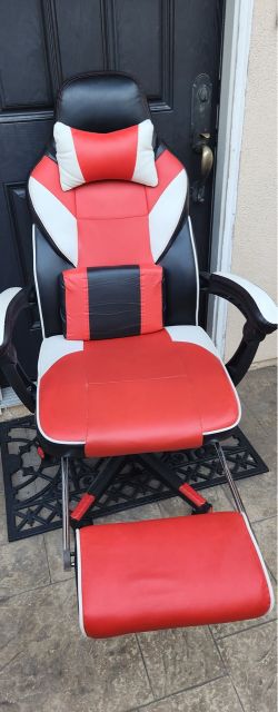 Racing Style Gaming Chair with Footrest