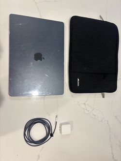 Apple MacBook Air 15” Midnight – 16GB/256GB – 10-Core GPU + Protective Case & Travel Case