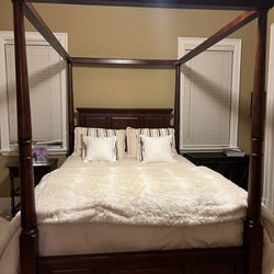 Solid Wood Queen Bed. Mattress Including 