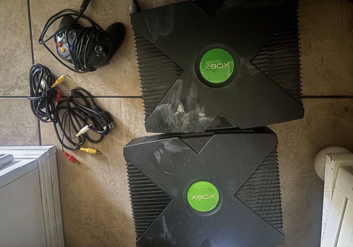 2 Original Xbox’s