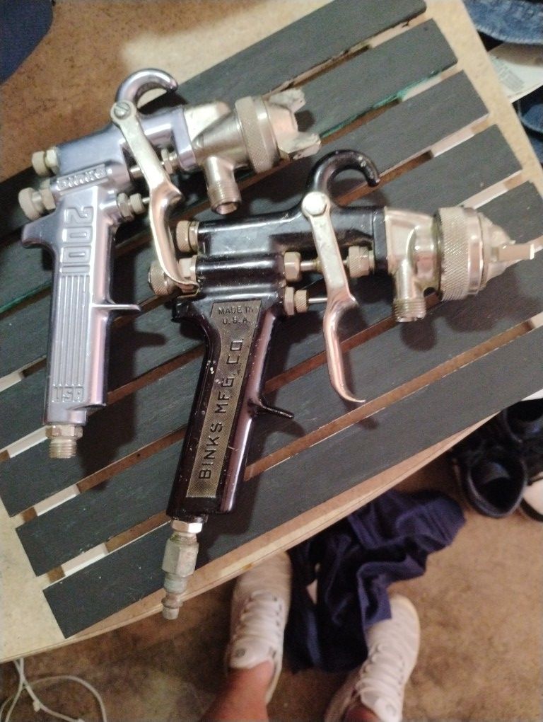 2 Paint Guns