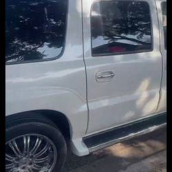 2004 Cadillac Escalade