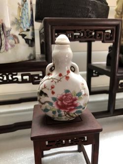 Antique Chinese porcelain snuff bottle