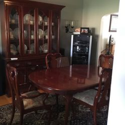 Beautiful Oval Cherry Dining Room Set