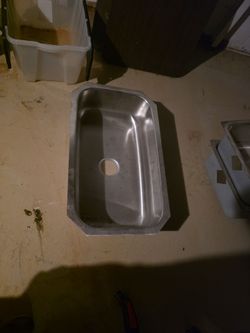 Stainless steel sink undermount