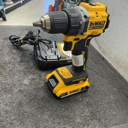 Dewalt 20v brushless drill driver.