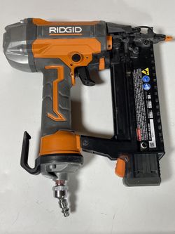 Ridgid R213BNF3 pneumatic brad nailer