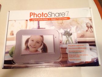 Digital photo frame