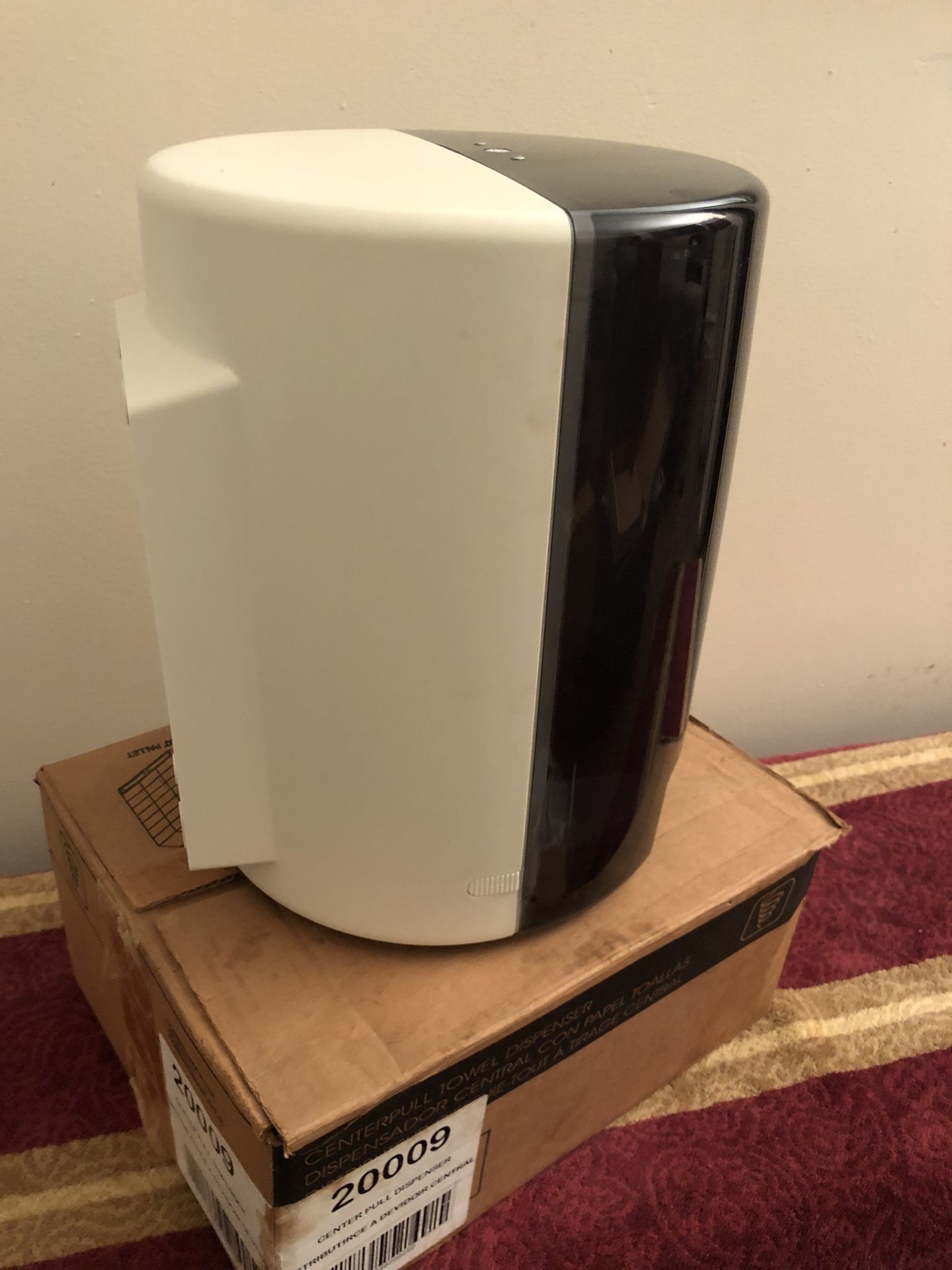 Cascade PRO Universal Center Pull Paper Hand Towel Dispenser