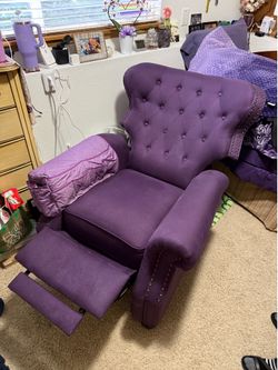 LIKE NEW PURPLE RECLINER