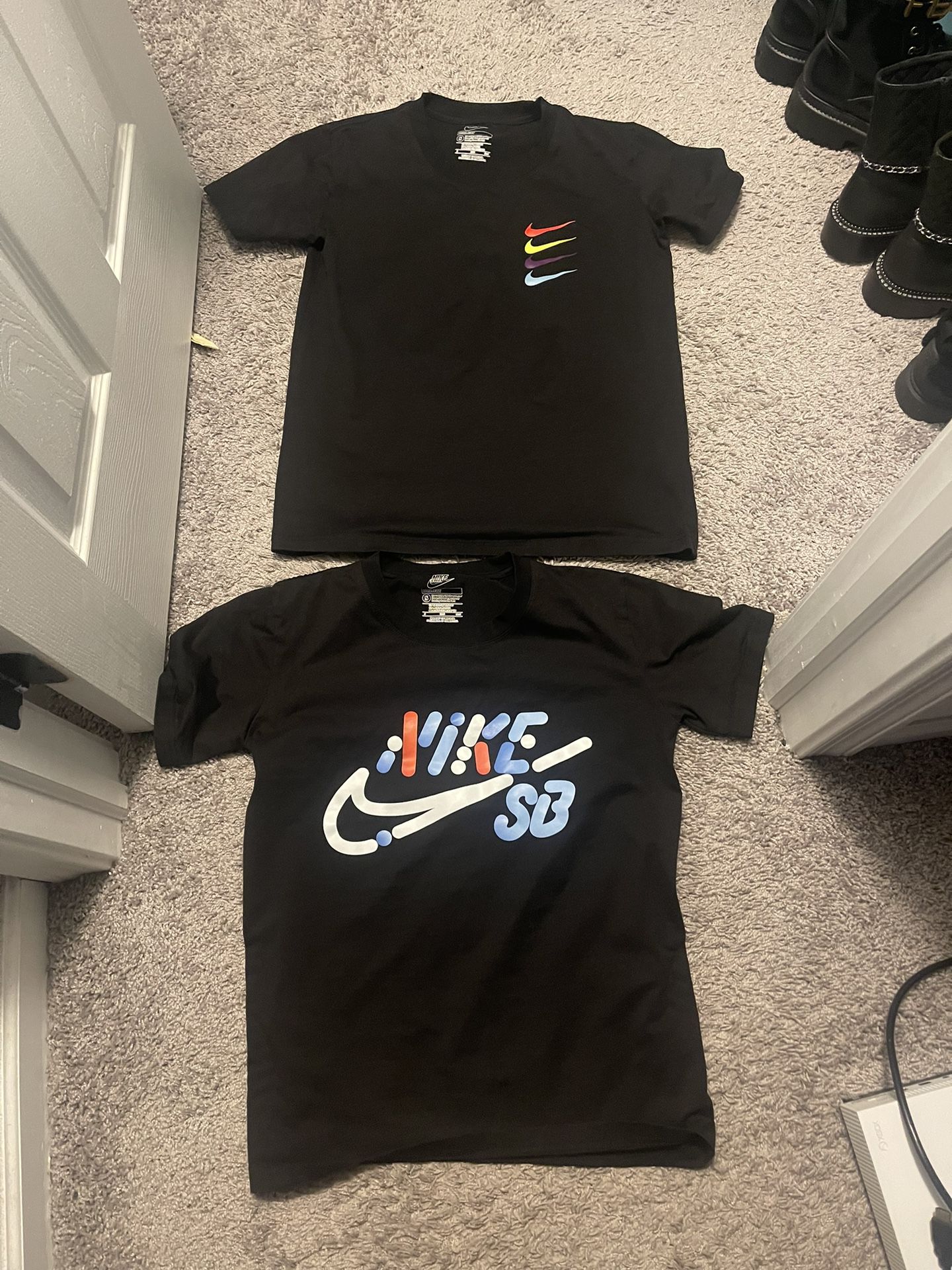 Nike t shirt Size small 