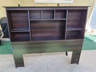 Queen Bed Set - Mattress, Boxspring, Frame and headboard
