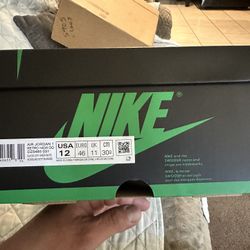 AJ Retro 1 High OG Black & Lucky Green