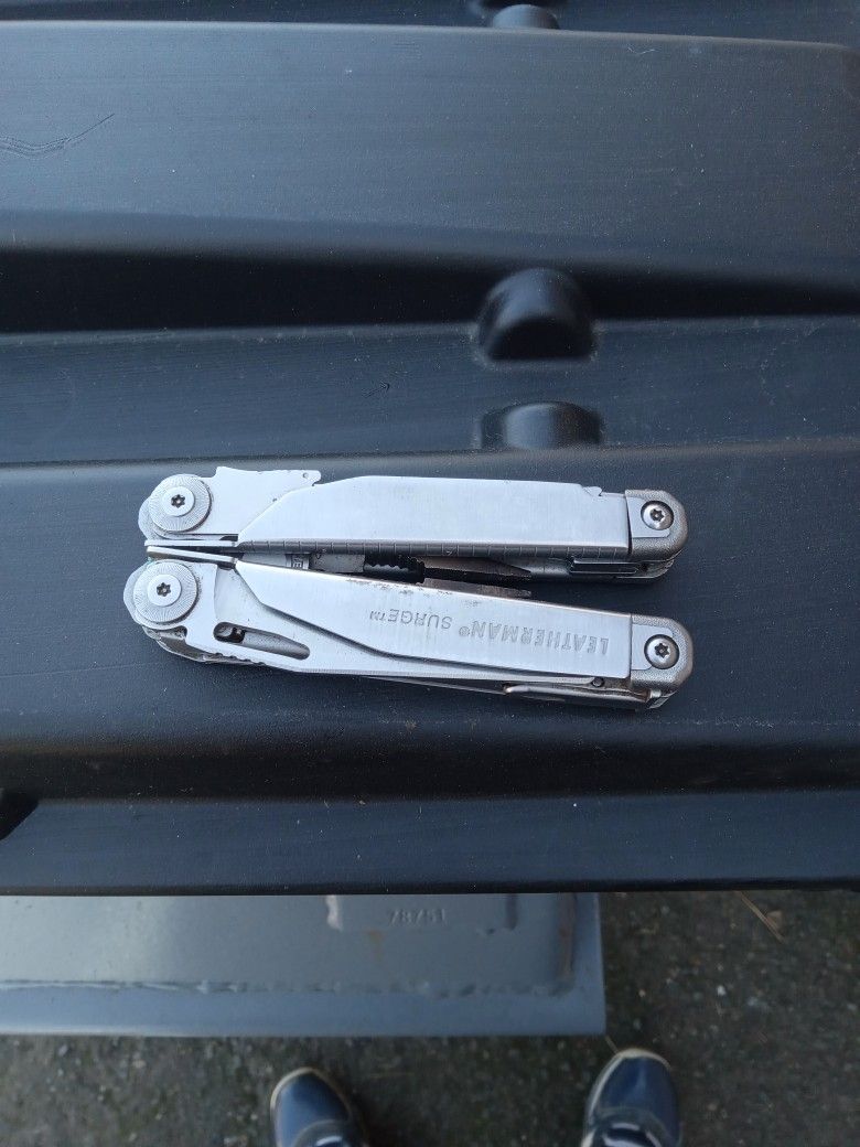 Leatherman Surge