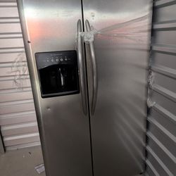 Fri gidaire Ref rigerator 