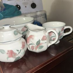 Dinner Ware / Table Ware & Tea set (partial) Mikasa Continental Silk Flowers  F3003