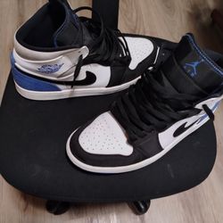 Jordan 1 Mid SERoyal Black Toe

