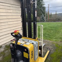 2012 Yale 4000LB Walkie Stacker