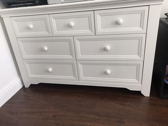 Storage Dresser 7 Spacious Drawers