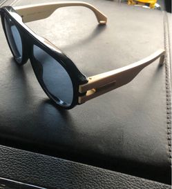 Gucci Sunglass Like New