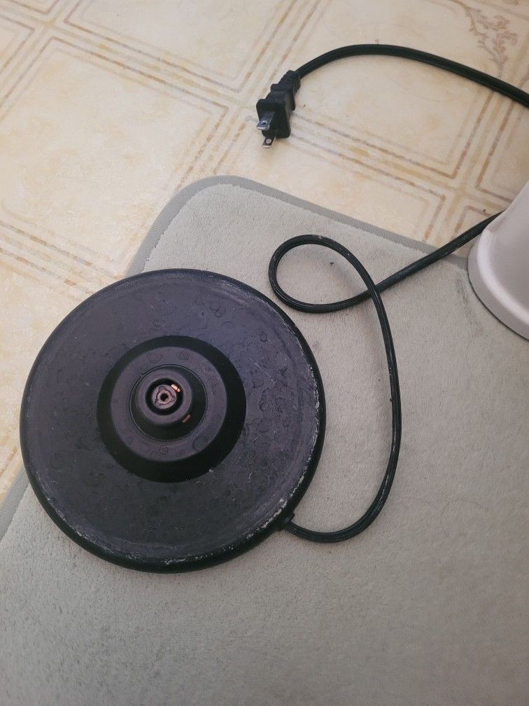 Bottom To Heat An Electric Kettle