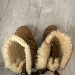 Women Uggs 