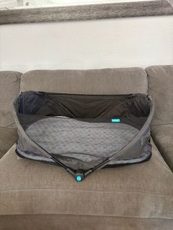 Baby travel bassinet/pod Munchkin Brica